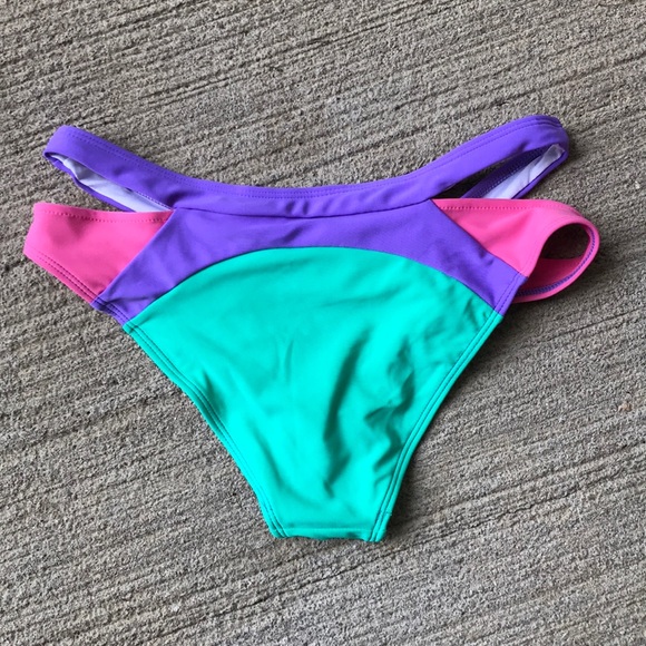 Retro Color Block Strappy Swimsuit - Picture 4 of 6